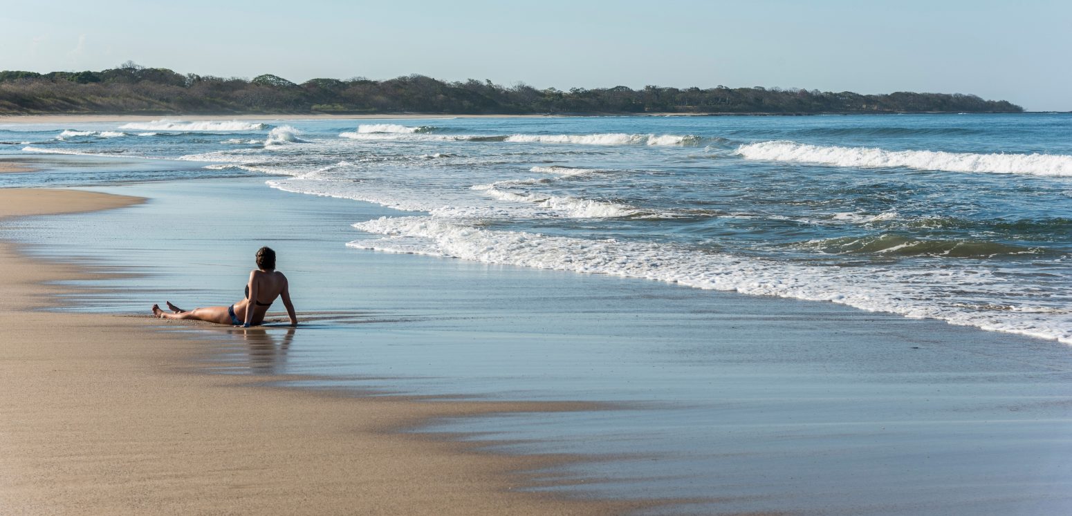 playa langosta en tamarindo, guanacaste