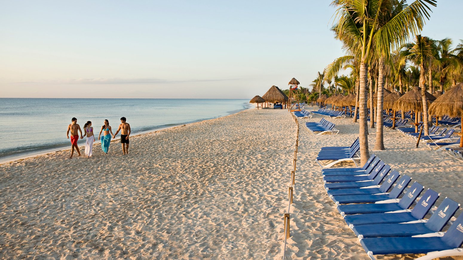 la playa del resort