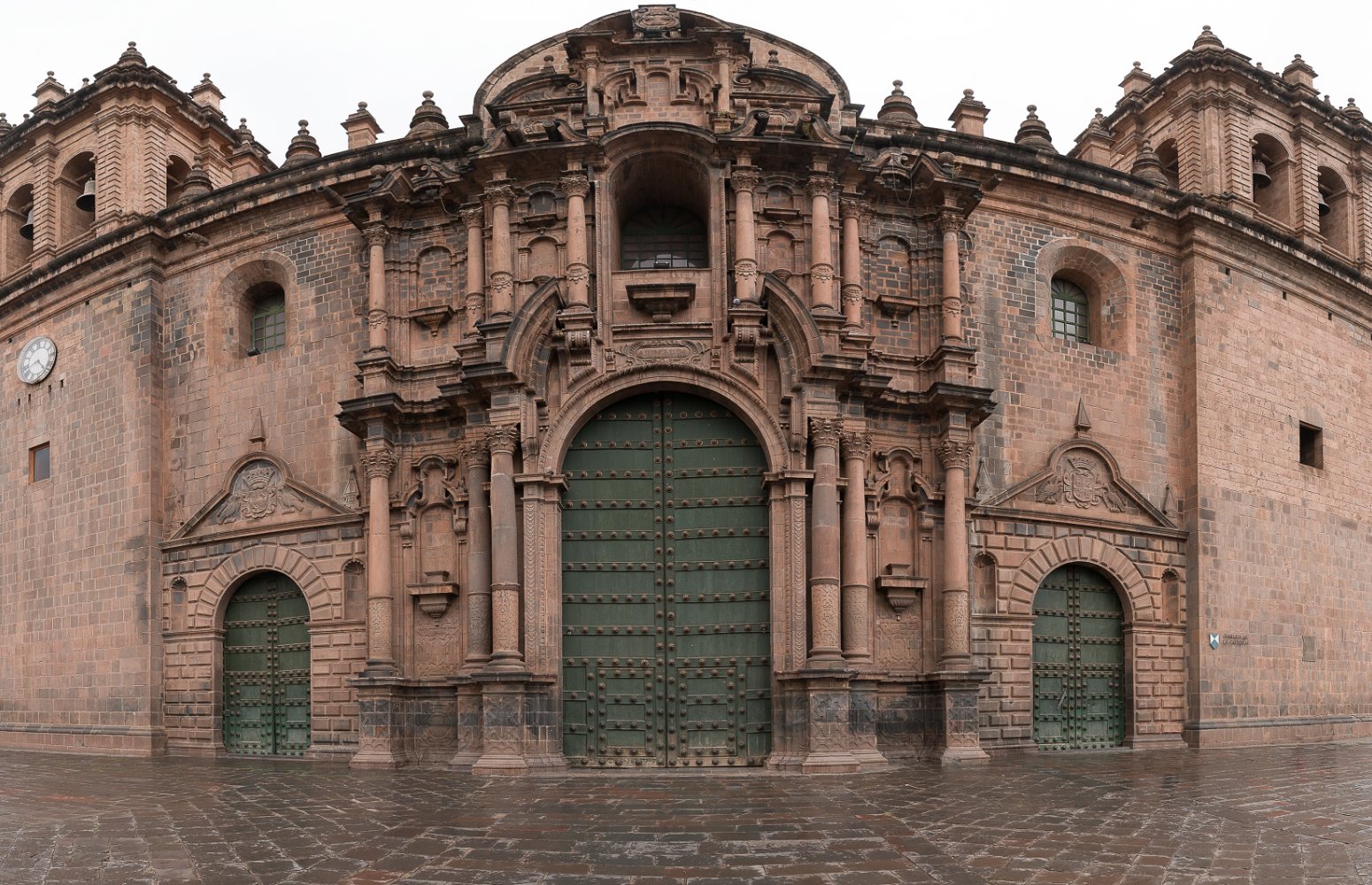 Arquitectura colonial en la Plaza de Armas de Cusco