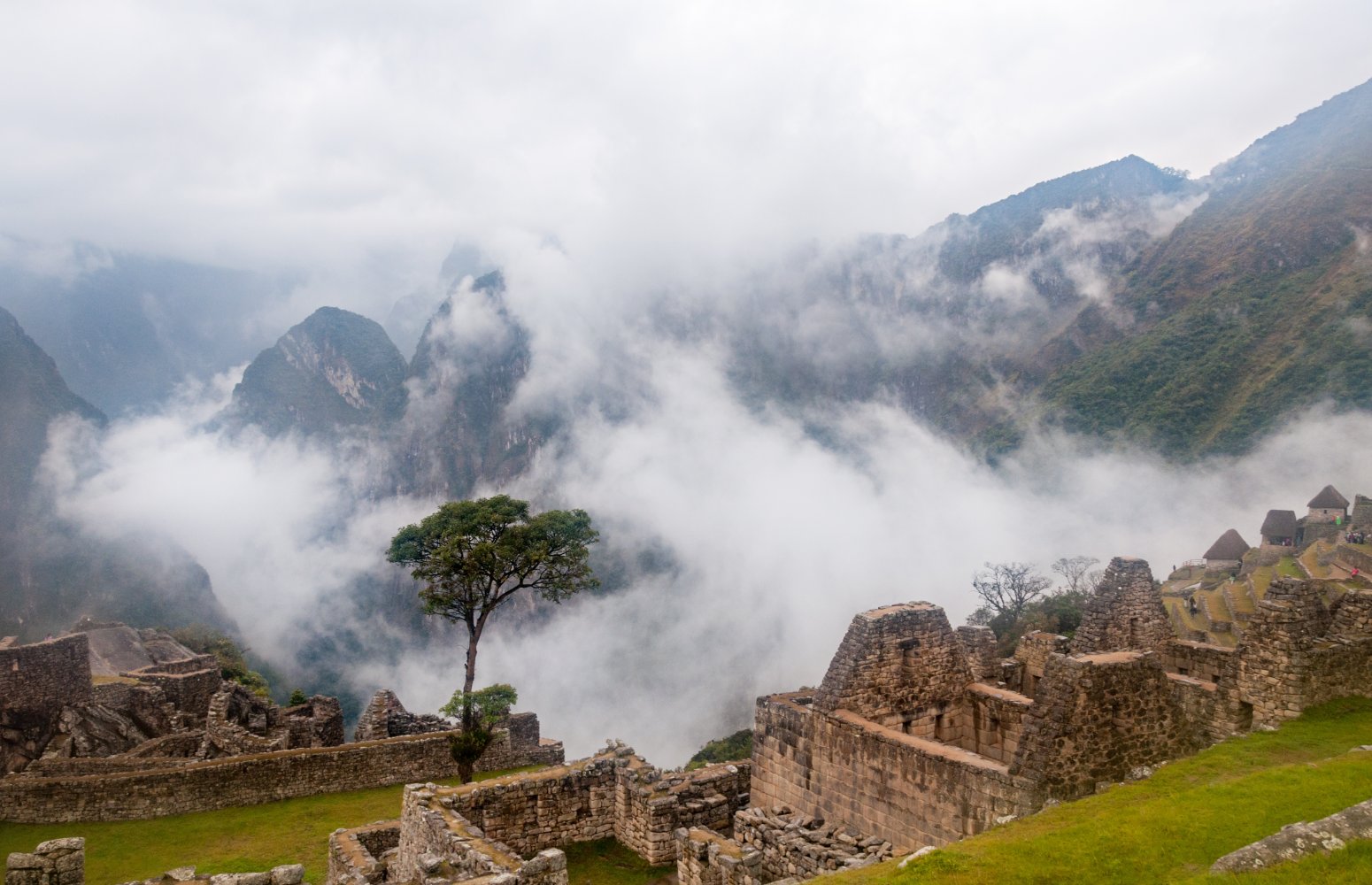 Machu Picchu entre las nubes